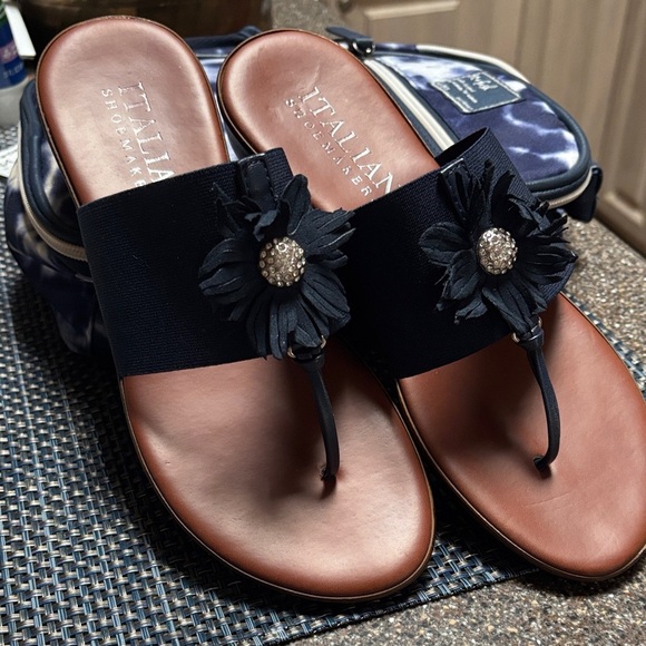 Italian Shoemakers Navy Floral Sandals - Picture 1 of 3